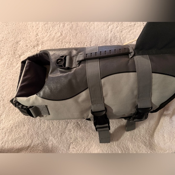 Never used! Gray Dog Life Jacket with Shark Fin - Picture 4 of 10